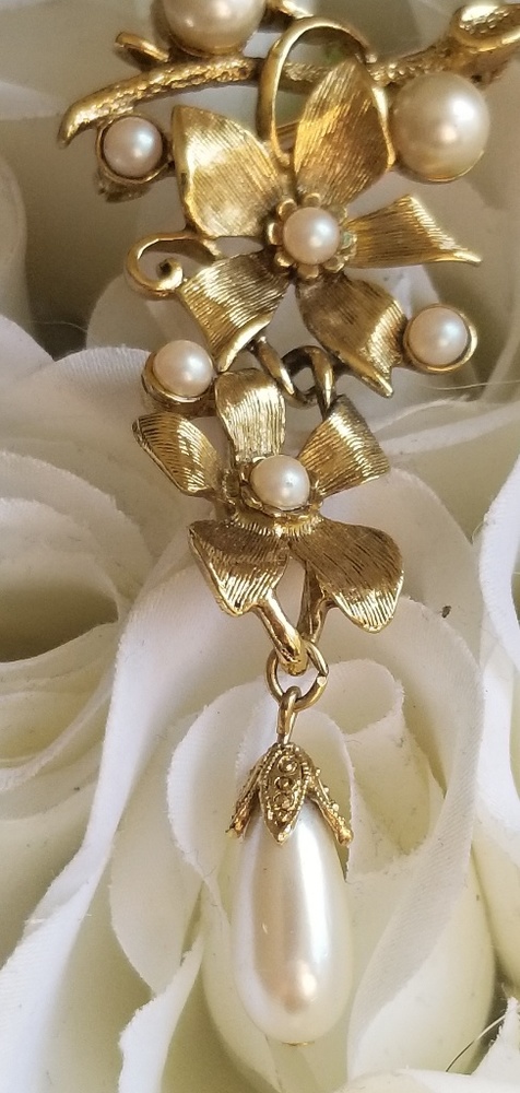 RJ Hold 🦋Faux Pearl Flower Brooch🦋